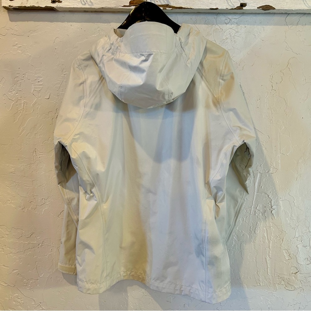 Patagonia Women's torrentshell rain jacket - Picture 8 of 12